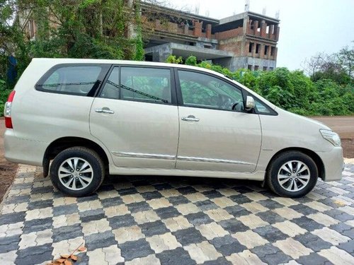 Used 2015 Toyota Innova 2.5 VX 7 STR BSIV MT for sale in Nashik 