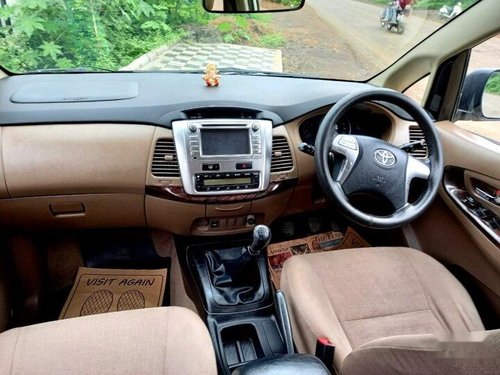 Used 2015 Toyota Innova 2.5 VX 7 STR BSIV MT for sale in Nashik 