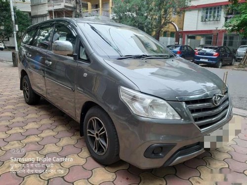 Toyota Innova 2011 MT for sale in Kolkata