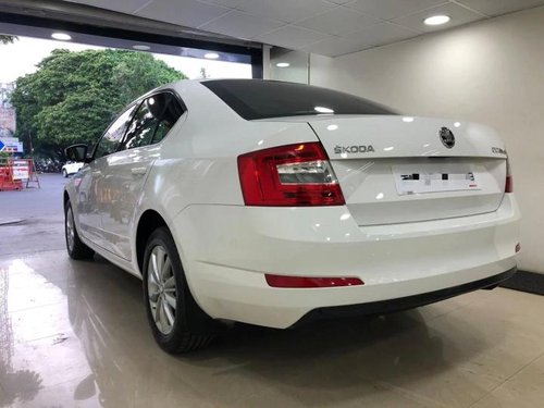 Skoda Octavia Elegance 2.0 TDI AT 2015 AT for sale in Chennai 