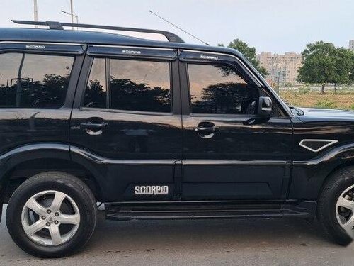 2018 Mahindra Scorpio S11 BSIV MT in Ahmedabad