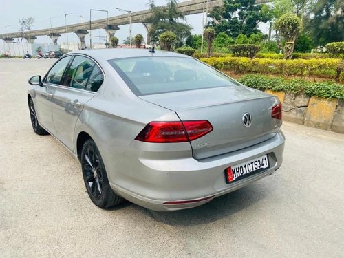 Used 2017 Volkswagen Passat 2.0 TDI Highline AT for sale in Mumbai