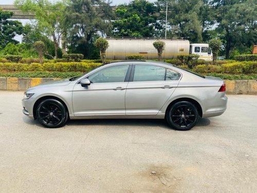 Used 2017 Volkswagen Passat 2.0 TDI Highline AT for sale in Mumbai