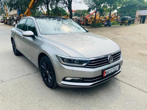 Used 2017 Volkswagen Passat 2.0 TDI Highline AT for sale in Mumbai