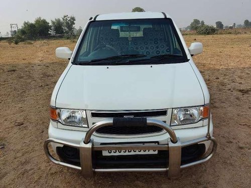 Chevrolet Tavera Neo 3 LS, 2015, Diesel MT in Ahmedabad