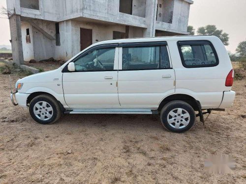 Chevrolet Tavera Neo 3 LS, 2015, Diesel MT in Ahmedabad