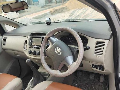 Toyota Innova 2013 MT for sale in Lucknow