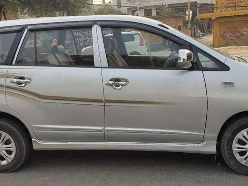 Toyota Innova 2013 MT for sale in Lucknow