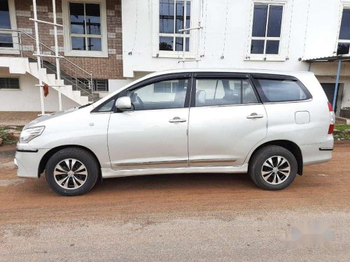 Used Toyota Innova 2.5 VX 8 STR 2015 MT in Pondicherry 