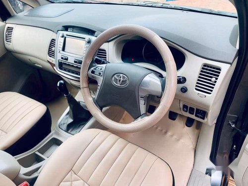 Toyota Innova 2014 MT for sale in Kolhapur