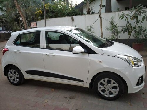Hyundai i10 Magna 2014 MT for sale in Ahmedabad