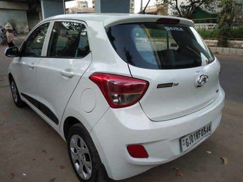 Hyundai i10 Magna 2014 MT for sale in Ahmedabad