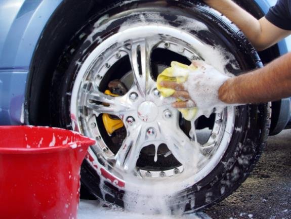 5 Things You're Doing Wrong When Washing Your Car, Articles